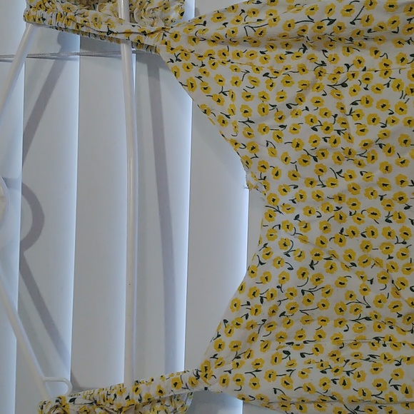 H&M sleeveless top - Picture 2 of 4